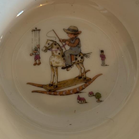 Lenox child’s dinnerware - Picture 3 of 5